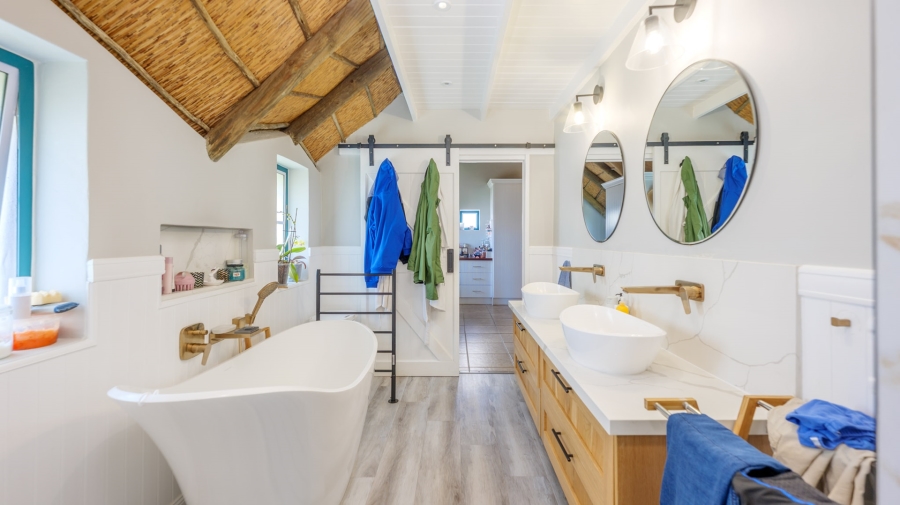6 Bedroom Property for Sale in Struisbaai Western Cape